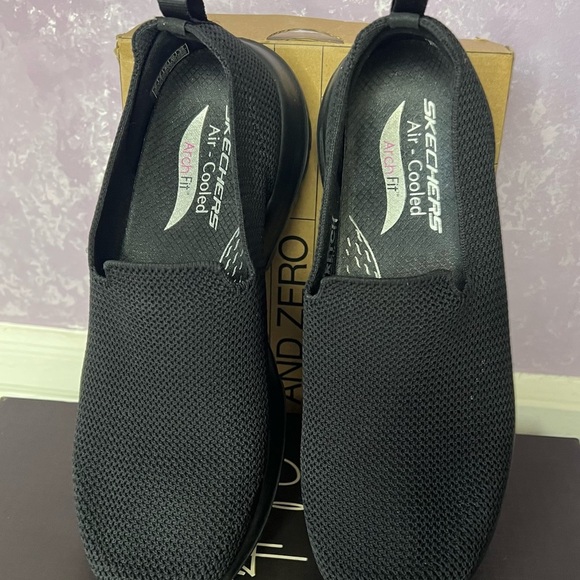 SZ 9 Skechers Women's Black Slip-On Sneakers - Picture 5 of 9